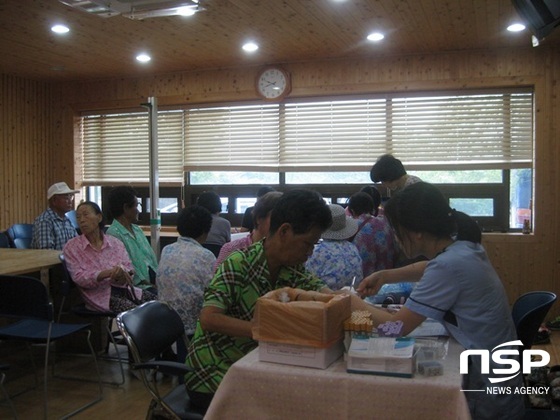 NSP통신-담양군이 취약계층 어르신을 대상으로 실시하고 있는 건강검진. (담양군)