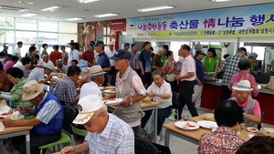 [NSP PHOTO]전북농협, 중복 맞아 남원서 어르신 삼계탕 대접