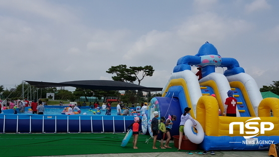 NSP통신-무더위를 식히려는 시민들이 야외물놀이장을 찾고 있다.