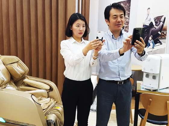 NSP통신-롯데하이마트가 가전유통업계 최초로 증강현실을 활용한 모바일쇼룸 앱을 선보인다. (롯데하이마트 제공)
