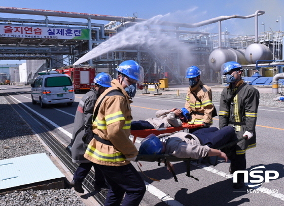 NSP통신-여수산단 재난사고 발생 시 사고 조기수습과 인명피해 최소화를 최우선 목표로 삼아 민·관·군·경의 긴밀한 협력 속에 재난대응 능력을 향상시키는데 목적을 두고 을지연습 훈련을 실시하고있다. (여수시)