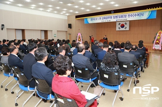 NSP통신-30일 전남교육청 대회의실에서 열린 교육공무원 187명에 대한 임용장 수여식. (전남교육청)