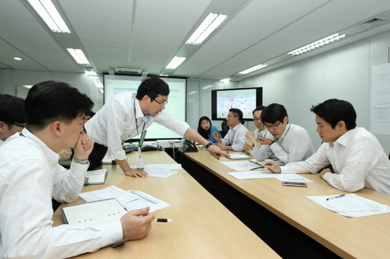 NSP통신-비상상황실회의 (현대상선 제공)