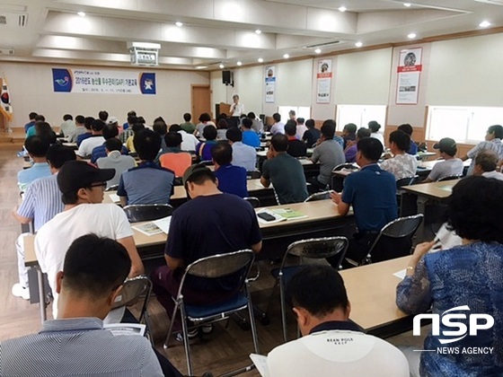 NSP통신-장흥군이 실시하고 있는 농산물 우수관리인증(GAP) 선도농업인 리더양성 교육. (장흥군)