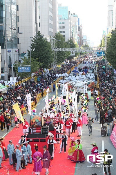 NSP통신-지난 해 열린 광주 동구 충장축제 거리퍼레이드. (광주 동구)