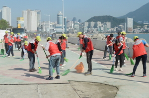 [NSP PHOTO]부산·경남은행, 태풍 차바 피해 복구 활동지원