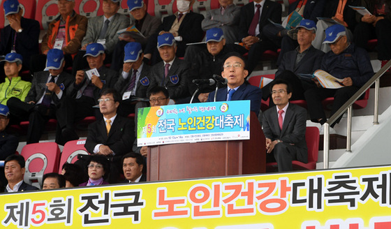 NSP통신-김관용 도지사(연단)가 축사을 하고 있다. (경북도)