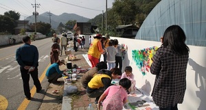 [NSP PHOTO]덕유산국립공원,  용담마을 찾아 벽화그리기 봉사  선행