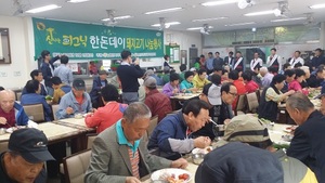[NSP PHOTO]전북농협, 김제서 소외계층 위한 나눔축산