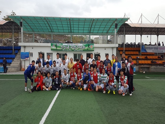 NSP통신-경기 안성시와 제55보병사단이 우의 등을 도모하기 위한 지난 21일 열린 친선축구대회. (안성시 제공)