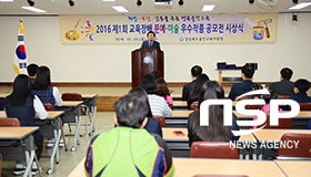 NSP통신-임 경 울진교육장이 시상식에서 인사말을 하고 있다.