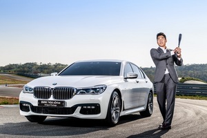 [NSP PHOTO]BMW 코리아, 강정호 선수에 뉴 7시리즈 의전 차량 지원