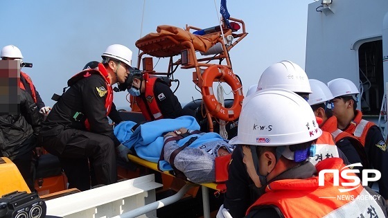 [NSP PHOTO]군산해경, 조업 중 발생한 응급환자 긴급후송
