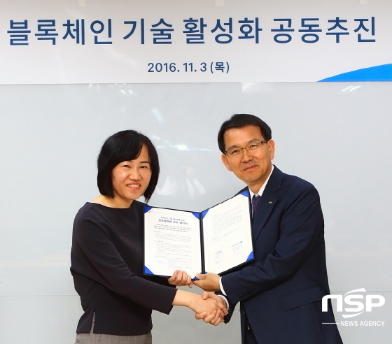 NSP통신-(왼쪽부터)한국IBM 엄경순 전무, DGB대구은행 홍진기 본부장 (대구은행)