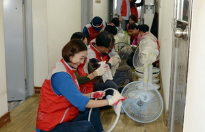 [NSP PHOTO]부산은행, 아동양육시설 방문 봉사활동 펼쳐