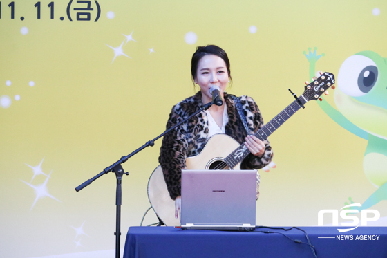 NSP통신-부상 당하기전 공연자가 연주를 하고 있는 모습. (조현철 기자)