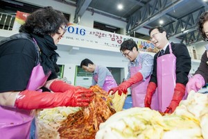 [NSP PHOTO]울릉군 여성단체협의회, 사랑의 김장 담그기