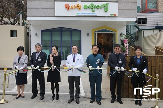 NSP통신-순천향대천안병원은 직장어린이집 개원식을 갖고 본격적인 운영에 들어갔다. 왼쪽부터 황희자 간호부장, 권용일 사무처장, 여수영 한빛바른보육경영원 대표, 이문수 병원장, 윤진성 노동조합부위원장, 최종현 시설팀장, 박자윤 참사랑어린이집 원장이 개원을 기념하는 테이프를 자르고 있다 (순천향대천안병원)