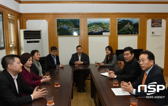 NSP통신-김대유 사장과 공사 관계자 등이 중국 산시성 시안의 청소년 교류활동 관계자들과 중국수학여행단에 대해 논의를 하고있다 (경상북도관광공사)