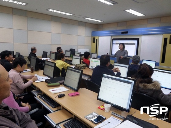 NSP통신-곡성군이 실시하고 있는 손쉬운 온라인 쇼핑몰 제작 교육. (곡성군)