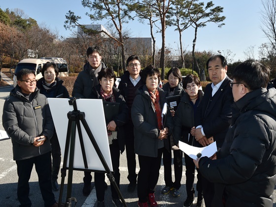 NSP통신-경기 용인시의회 자치행정위(위원장 박원동)는 지난 29일 행정사무감사에 대비한 수지레스피아, 골든컨트리클럽, 지산컨트리클럽 등을 방문해 현황을 청취하고 추진상황 등을 점검했다. (용인시의회 제공)