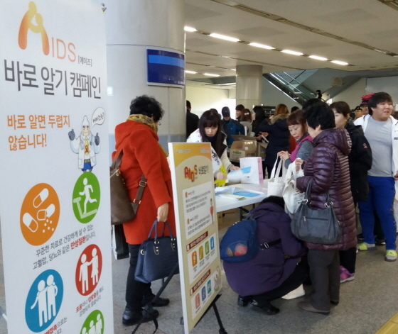 [NSP PHOTO]수원시, 에이즈 예방 캠페인 전개