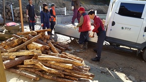 [NSP PHOTO]담양군, 동절기 어려운 이웃에 사랑의 땔감 전달 훈훈