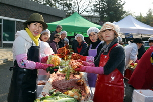 [NSP PHOTO]영암군지역자활센터, 소외계층 위한 사랑의 김치나누기 행사 가져