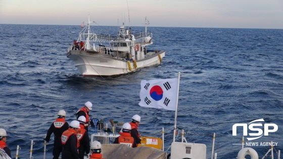 [NSP PHOTO]포항해경, 기관고장 표류 어선 무사히 예인