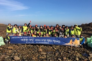 [NSP PHOTO]전북은행 신입행원, 부안서 바다사랑 정화 캠페인