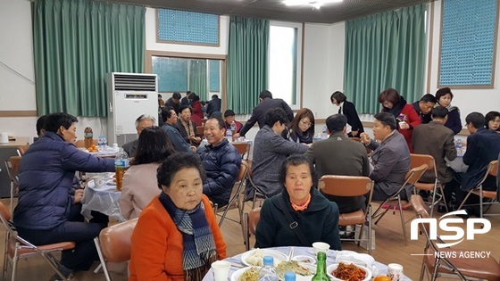 NSP통신-광주 광산구 삼도동 주민들이 마을휴식 공간 마련을 위해 최근 개최한 일일찻집.