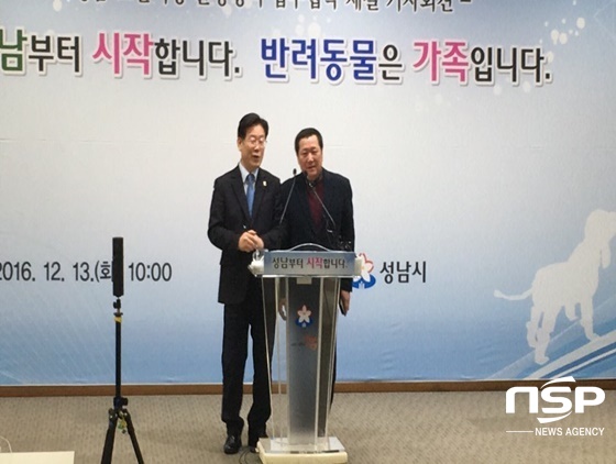 NSP통신-이재명 성남시장과 김용복 모란가축시장 상인회장 (NSP뉴스통신=김병관 기자)