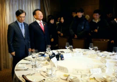 NSP통신-(왼쪽)이주열 한국은행 총재와 유일호 부총리 겸 기획재정부 장관