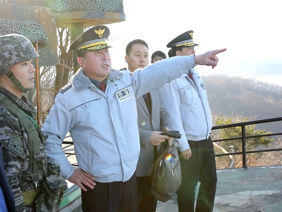 NSP통신-김양제 경기남부경찰청장은 지난 10일 최북단 접적 지역인 애기봉을 방문해 안보와 치안 현장점검을 했다. (경기남부경찰청 제공)