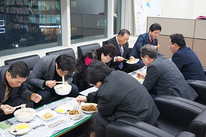 [NSP PHOTO]포항시의회, 예결특위는 초과근무 중