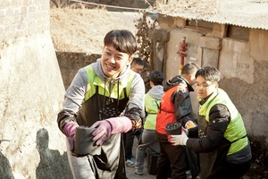 [NSP PHOTO]전북은행지역사랑봉사단, 사랑의 연탄 나눔 봉사