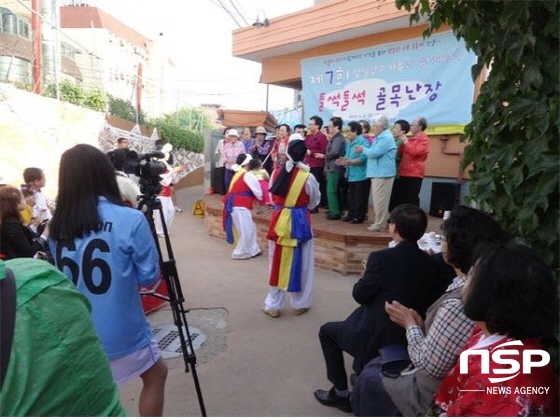 NSP통신-박종찬 수원교육지원청 교육자원봉사센터장이 제5회 대한민국교육기부대상에서 부총리 겸 교육부장관상을 수상했다. 사진은 마을공동체축제 들썩들썩 골목난장 모습. (김종식 기자)