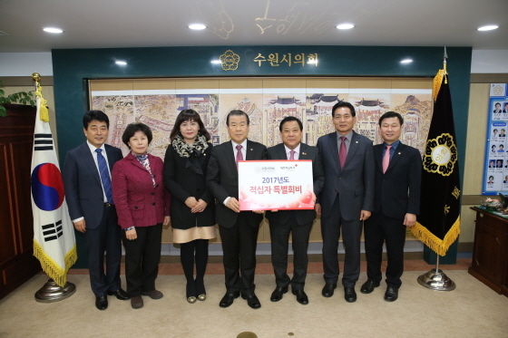 [NSP PHOTO]수원시의회, 사랑의 적십자특별회비 전달
