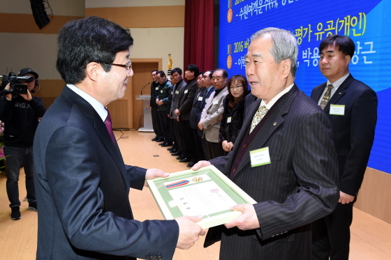 [NSP PHOTO]수원시 발전위해 헌신한 시민 136명 표창장 수여
