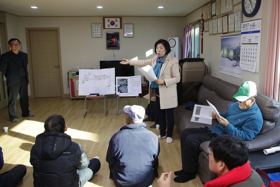 NSP통신-▲이상숙 안산시의회 도시환경위원회 간사가 간담회 설명을 하고있다 (안산시의회 제공)