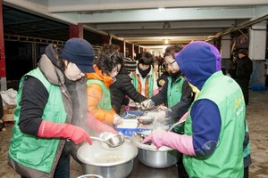 [NSP PHOTO]새마을운동중앙회 울릉군지회, 떡국나눔행사 가져