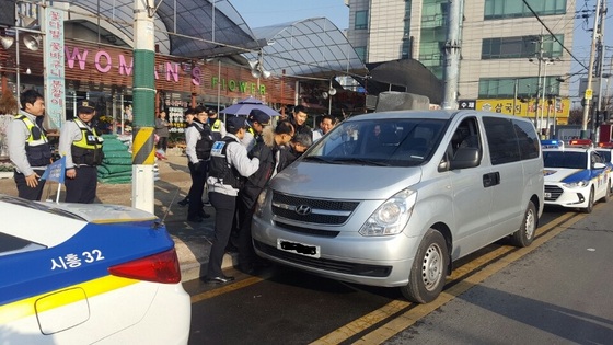 NSP통신-▲시흥경찰관들이 강력사건 발생 대비 모의훈련을 하고있다 (시흥경찰서 제공)