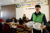 [NSP PHOTO]한국야쿠르트, 설 앞두고 홀몸노인 위한 떡국 나눔 행사 열어