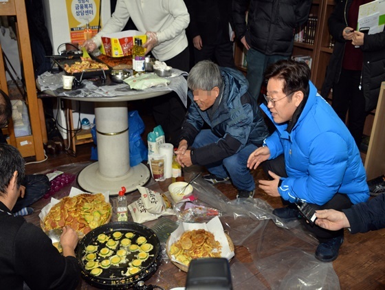 [NSP PHOTO]이재명 성남시장 이웃 돌보는 따뜻한 세상 만들어 갔으면 좋겠다