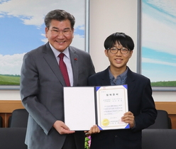 [NSP PHOTO]DGB대구은행, 뇌졸중 어머니 간병 수험생에 장학금 전달