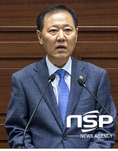 NSP통신-제290회 제1차 임시회 1차 본회의에서 남진복 도의원이 5분발언을 통해 독도의 실효적 지배정책을 촉구하고 있다.