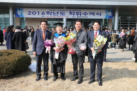 [NSP PHOTO]유재광 수원시의원, 경영대학원 발전 기여 공로패 수여