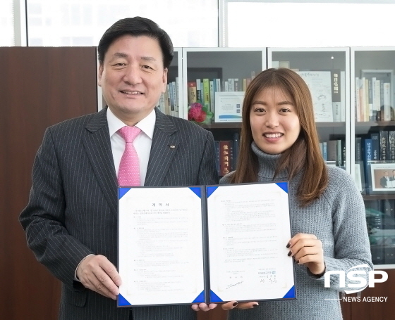 NSP통신-DGB대구은행 성무용 부행장, 장은비 프로( One-On 스포츠 마케팅 레슨계약체결식) (DGB대구은행)