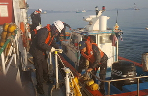 [NSP PHOTO]목포해경, 기관고장 어선 예인 선원 2명 구조