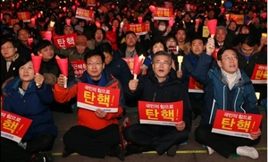 [NSP PHOTO]추미애·문재인·최성·이재명, 나란히 광화문 촛불집회 참석